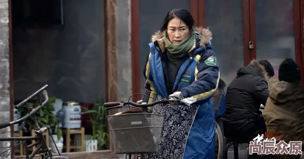 老太太：惊人发现！百岁老太太竟然在家中藏有价值千万的古董，背后故事令人震惊！